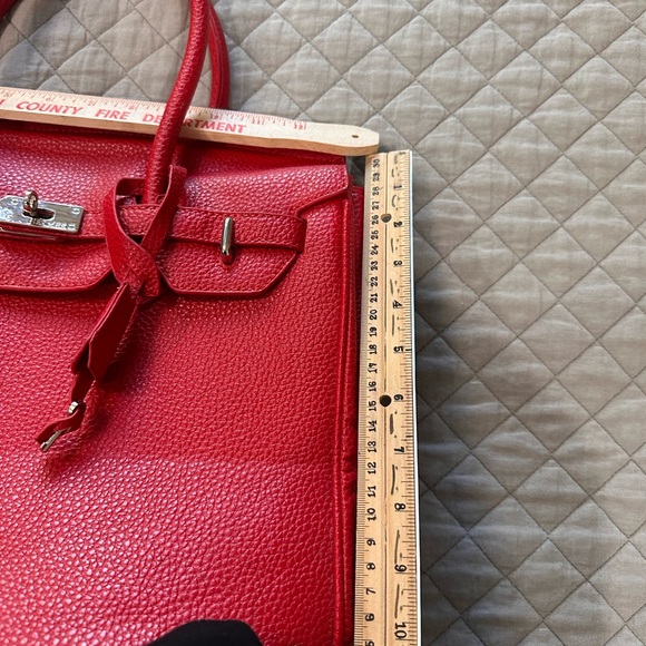 Elegant Red Pleather Handbag - Picture 14 of 15